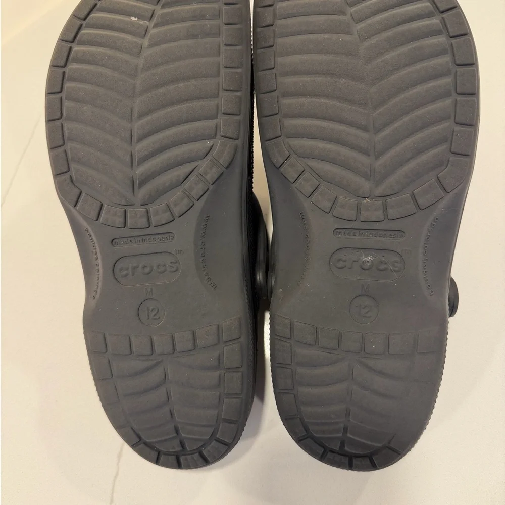 CrocsBlack Clogs M12 - Picture 2 of 2
